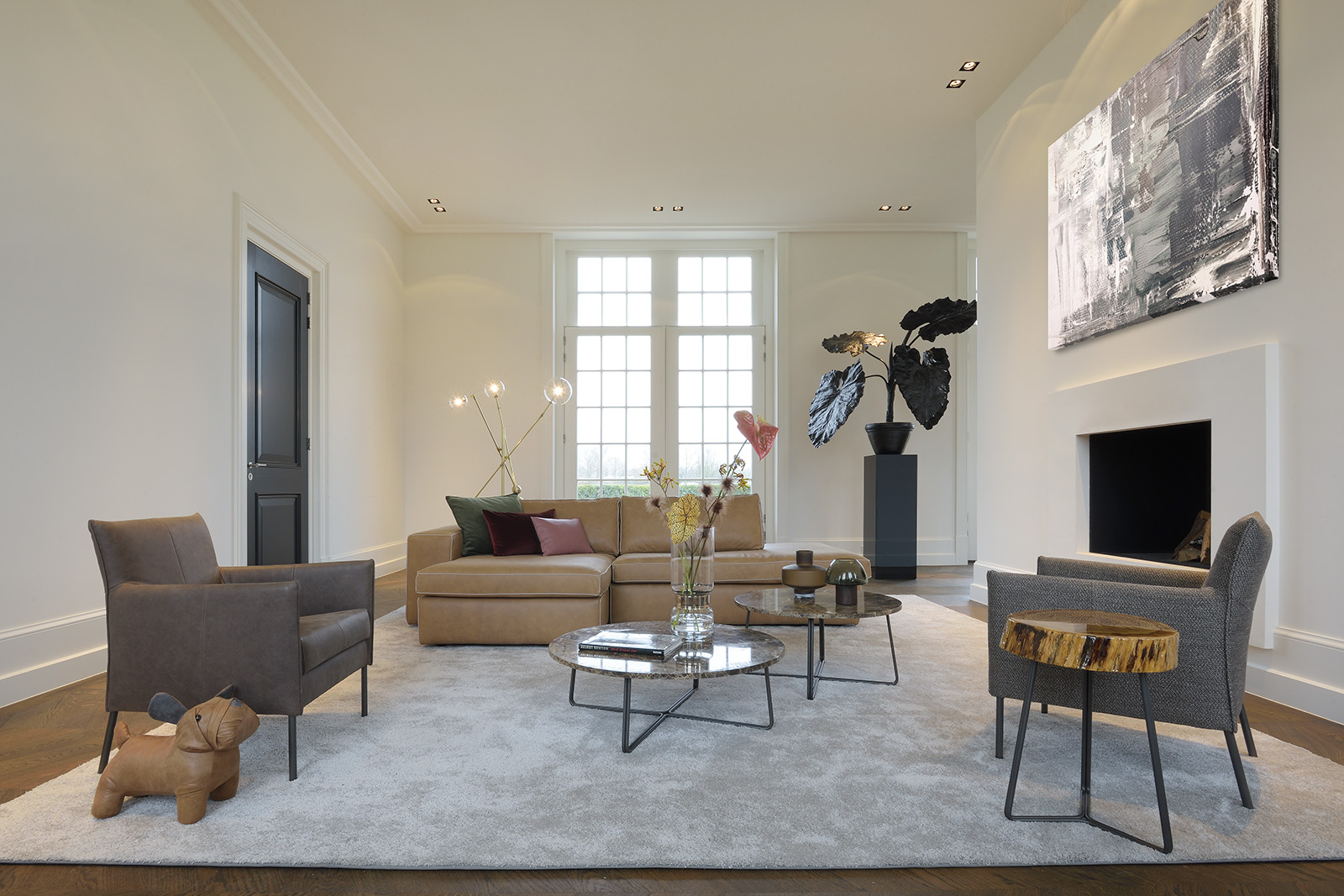 Bert Plantagie Brown woonkamer met Xenna Bank Dalia stoel en Trunk tafel Bert Plantagie Brown woonkamer met Xenna Bank Dalia stoel en Trunk tafel